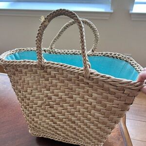 Cute vintage tote, natural straw with teal lining